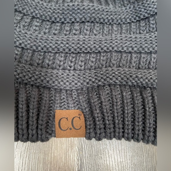 CC Beanie Dark Gray with Ponytail Top Opening - Picture 3 of 4